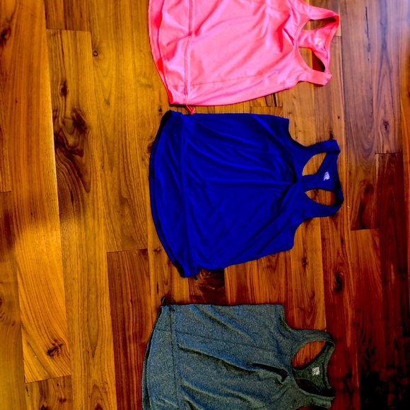 Exercise tops - Picture 4 of 7